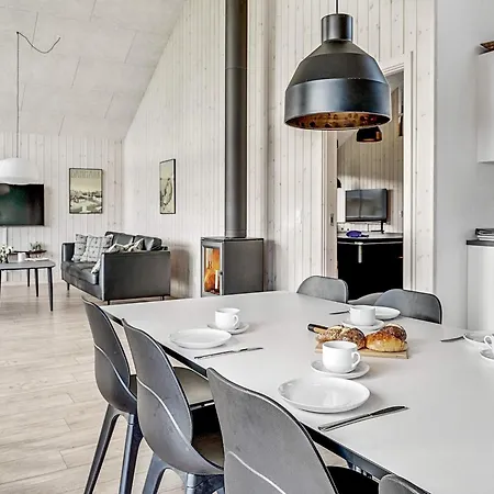 5 Star In Idestrup Bøtø By