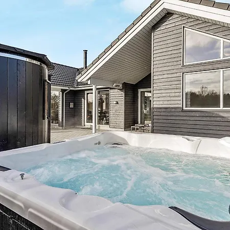 14 Person Holiday Home In Idestrup בית נופש Bøtø By
